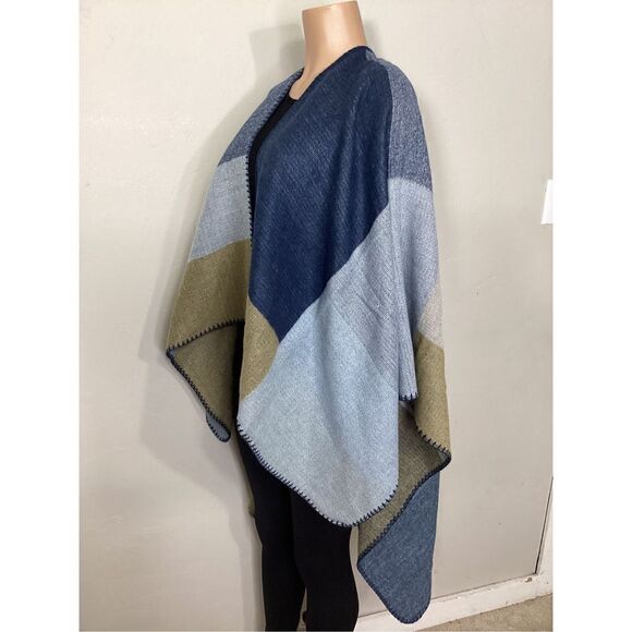 New Harve Benard blue plaid ruana. Retails $119 - Picture 5 of 7